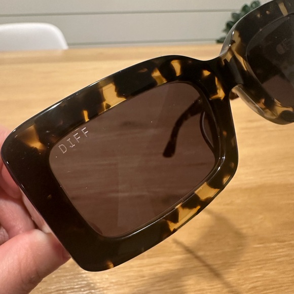 Diff Eyewear Brown Tortoise Sunglasses main image 4